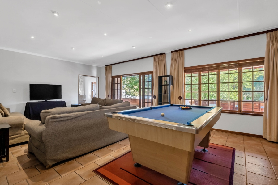 5 Bedroom Property for Sale in Linden Gauteng