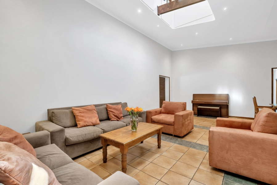 5 Bedroom Property for Sale in Linden Gauteng