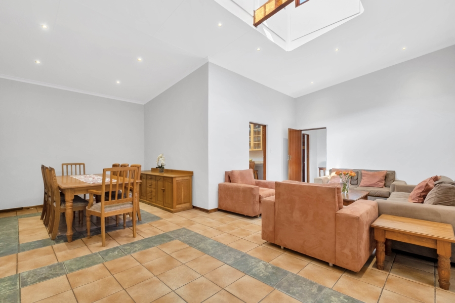 5 Bedroom Property for Sale in Linden Gauteng