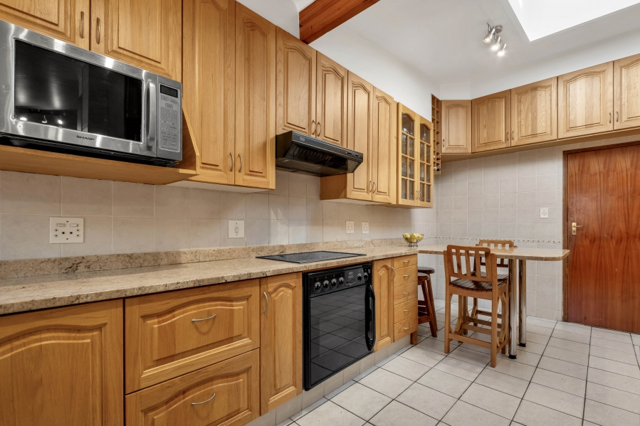 5 Bedroom Property for Sale in Linden Gauteng