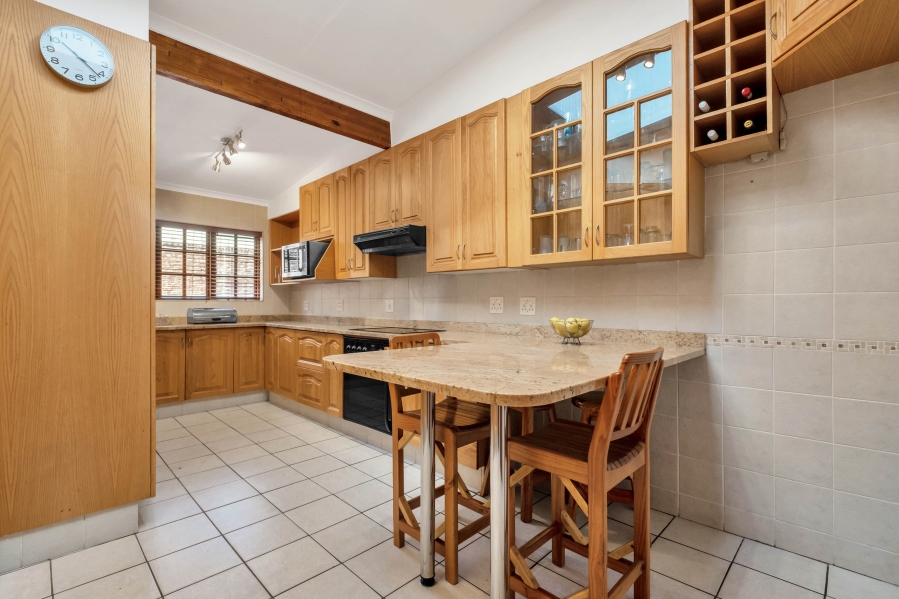 5 Bedroom Property for Sale in Linden Gauteng