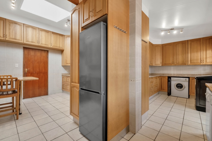 5 Bedroom Property for Sale in Linden Gauteng