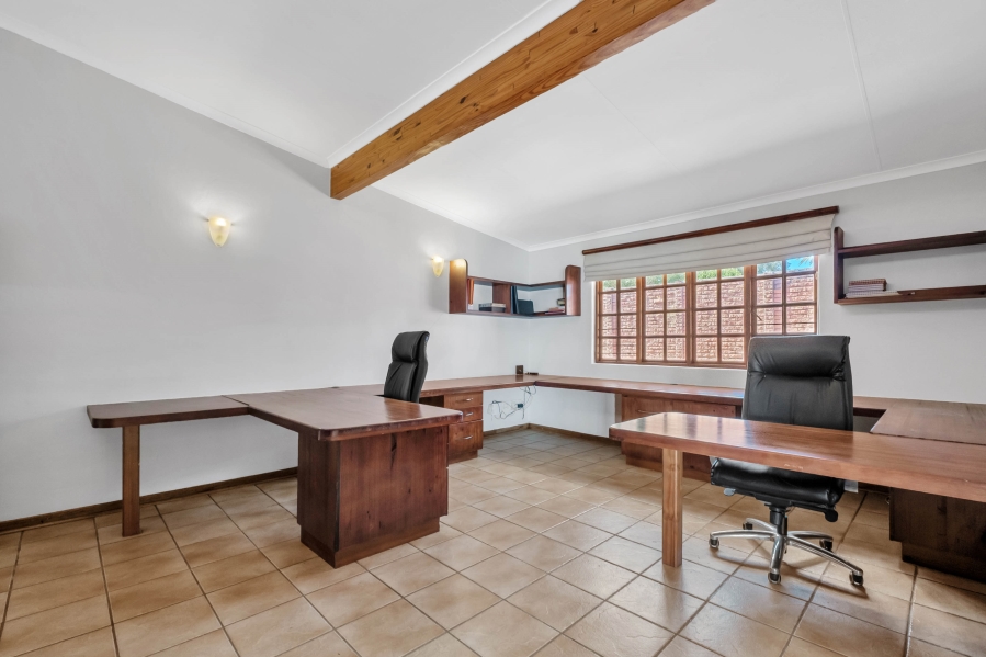 5 Bedroom Property for Sale in Linden Gauteng