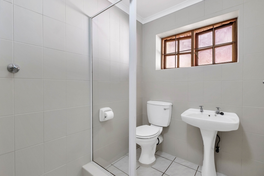 5 Bedroom Property for Sale in Linden Gauteng