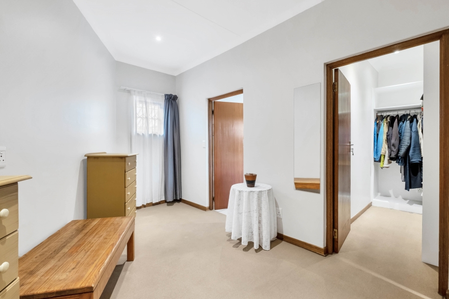 5 Bedroom Property for Sale in Linden Gauteng