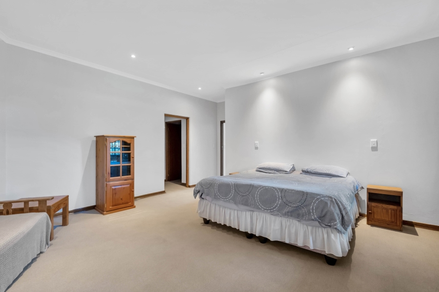 5 Bedroom Property for Sale in Linden Gauteng