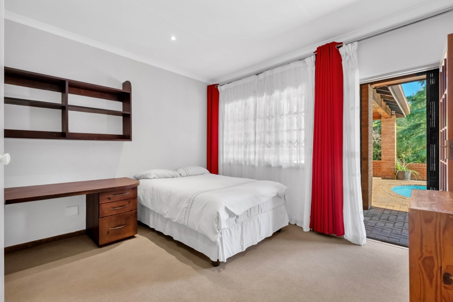 5 Bedroom Property for Sale in Linden Gauteng