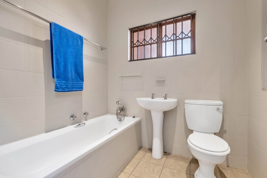 5 Bedroom Property for Sale in Linden Gauteng