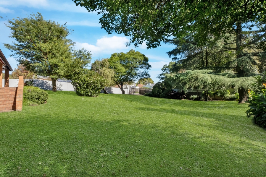 5 Bedroom Property for Sale in Linden Gauteng