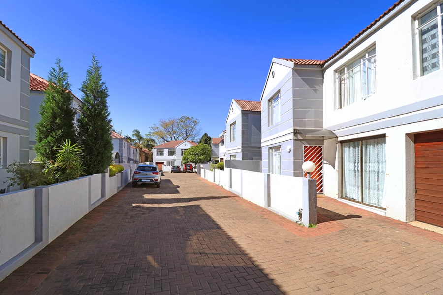 3 Bedroom Property for Sale in Glenhazel Gauteng