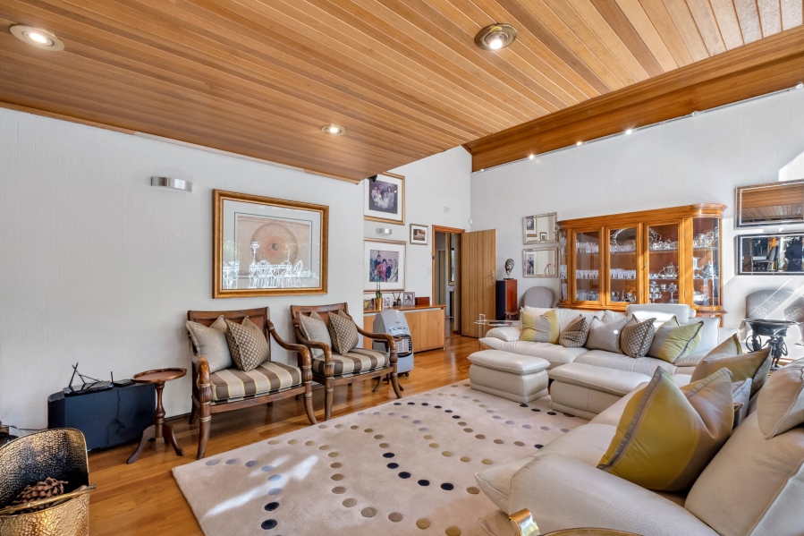 5 Bedroom Property for Sale in Morningside Manor Gauteng