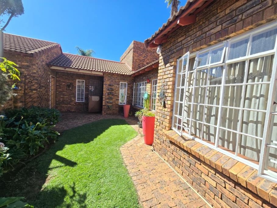 3 Bedroom Property for Sale in Brackendowns Gauteng