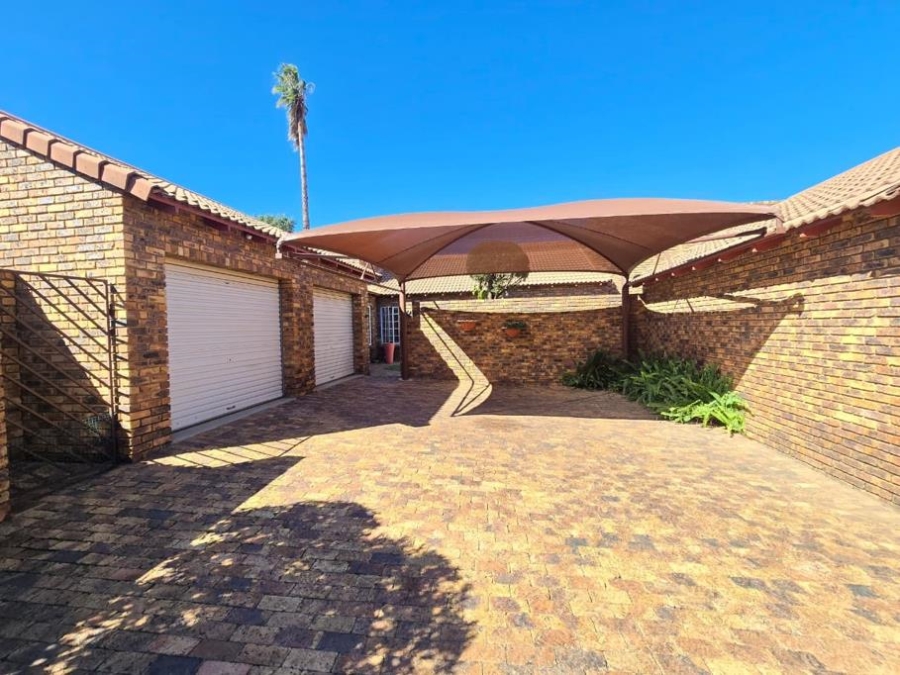3 Bedroom Property for Sale in Brackendowns Gauteng