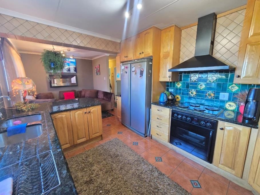 3 Bedroom Property for Sale in Brackendowns Gauteng