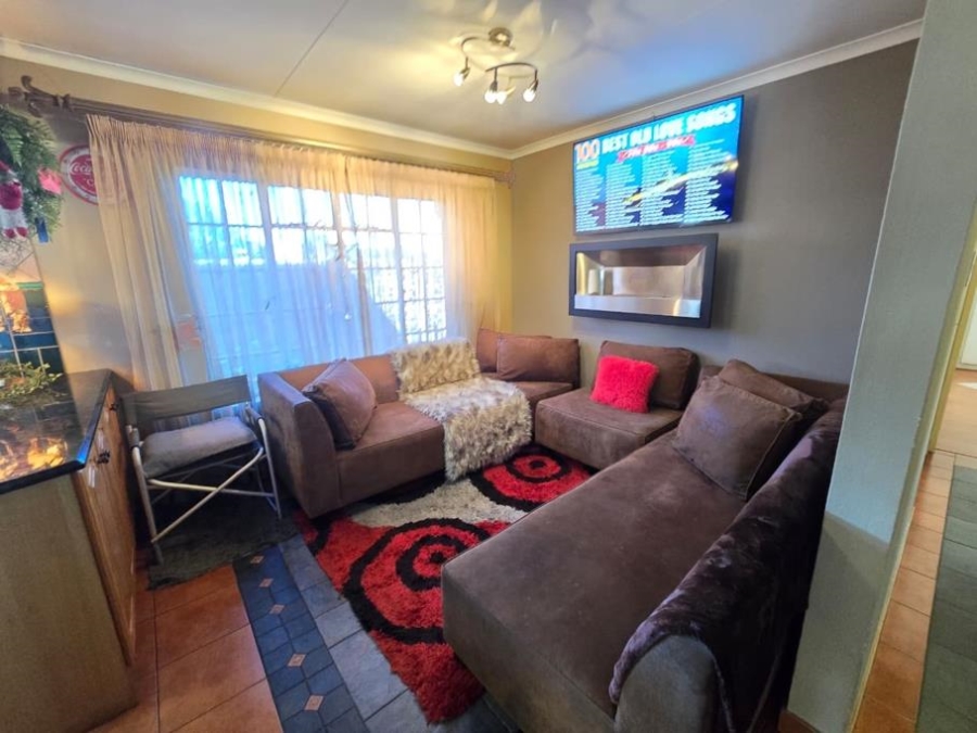 3 Bedroom Property for Sale in Brackendowns Gauteng