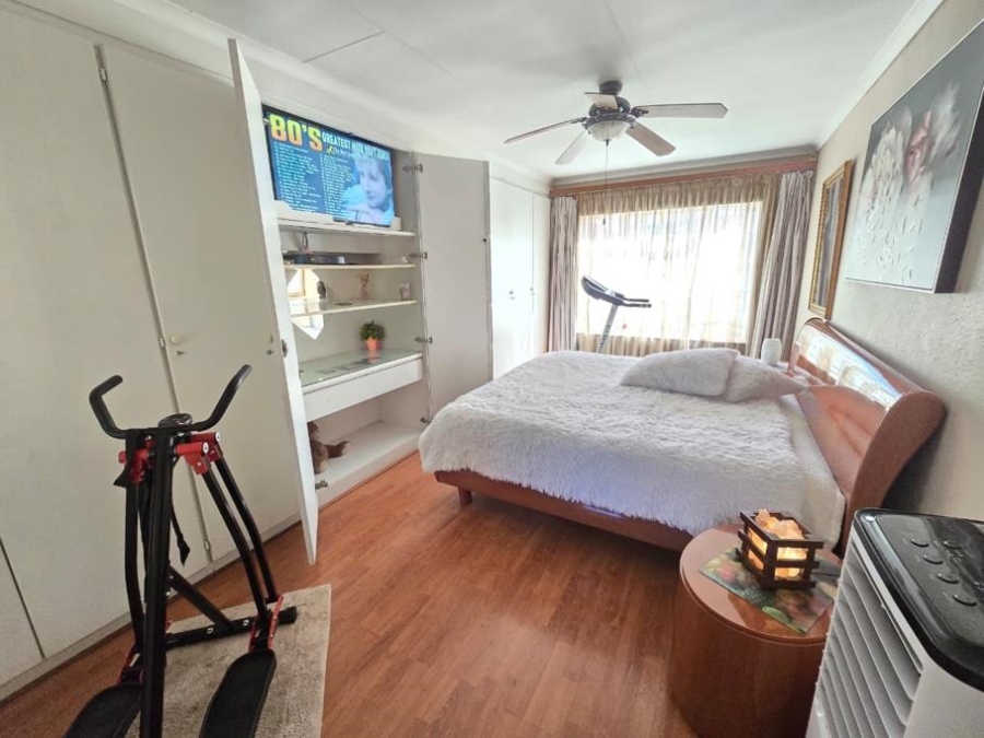 3 Bedroom Property for Sale in Brackendowns Gauteng