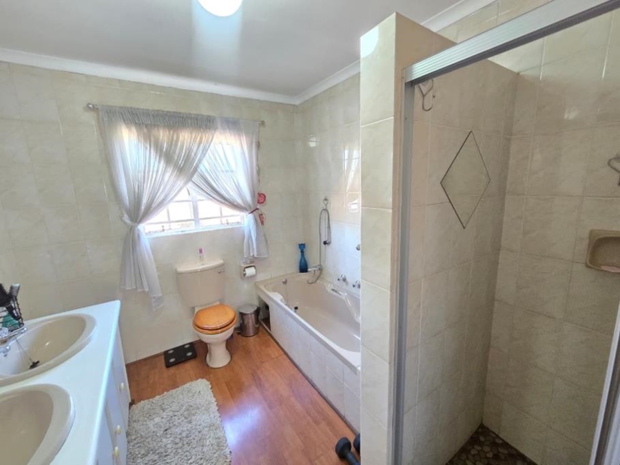 3 Bedroom Property for Sale in Brackendowns Gauteng