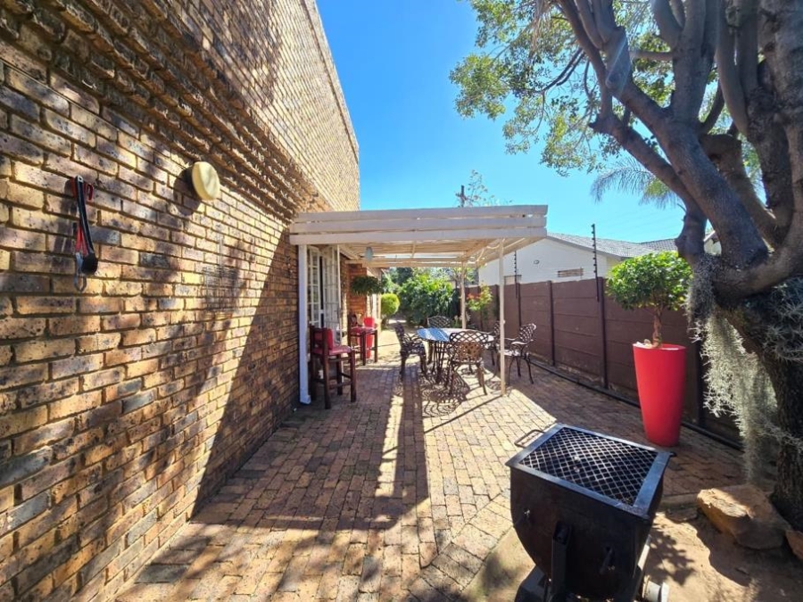 3 Bedroom Property for Sale in Brackendowns Gauteng