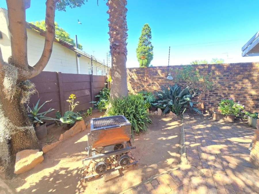3 Bedroom Property for Sale in Brackendowns Gauteng
