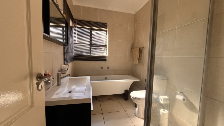 2 Bedroom Property for Sale in Glenvista Gauteng