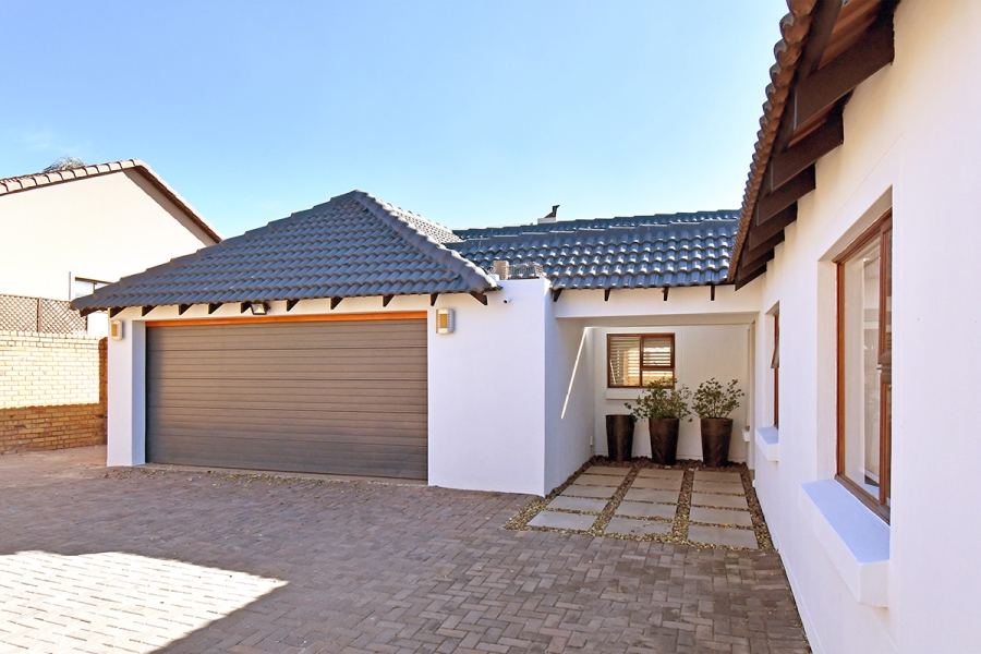 3 Bedroom Property for Sale in Greenstone Hill Gauteng
