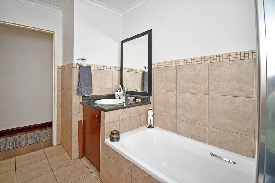 3 Bedroom Property for Sale in Greenstone Hill Gauteng