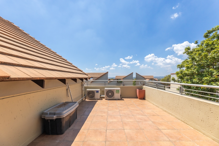 2 Bedroom Property for Sale in Broadacres Gauteng