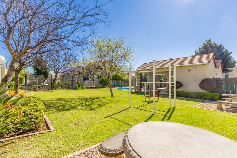 2 Bedroom Property for Sale in Broadacres Gauteng
