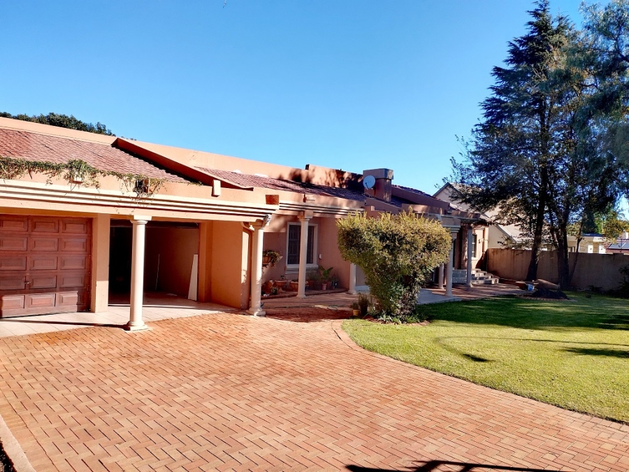 5 Bedroom Property for Sale in Brackenhurst Gauteng