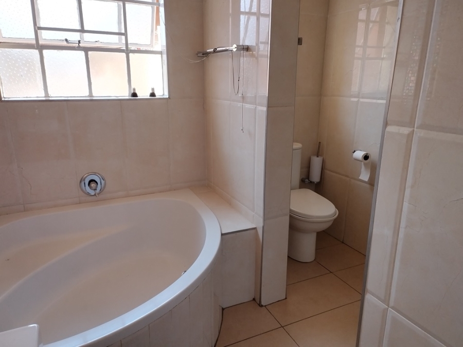 5 Bedroom Property for Sale in Brackenhurst Gauteng