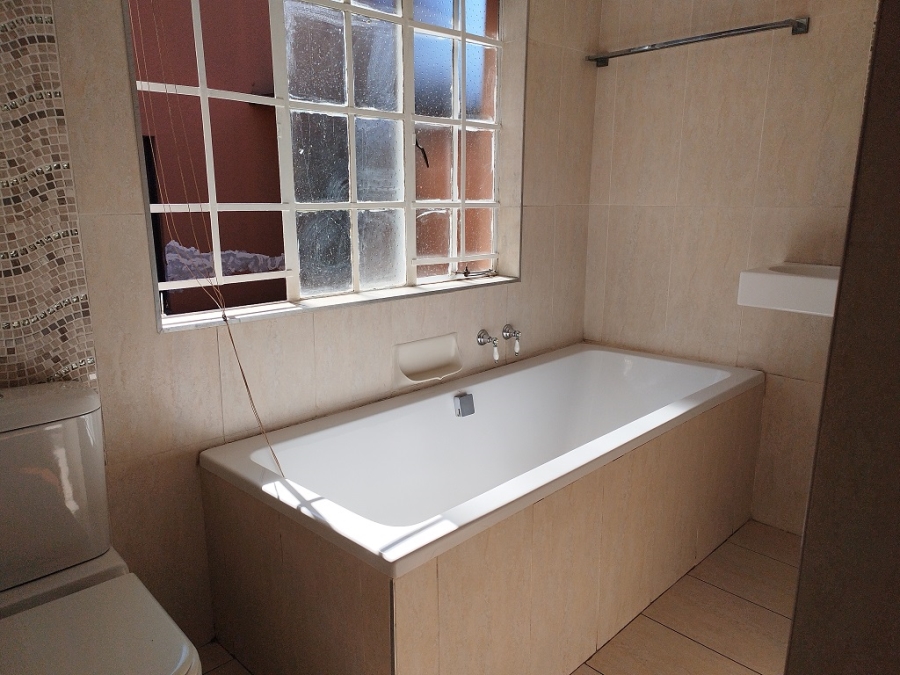 5 Bedroom Property for Sale in Brackenhurst Gauteng