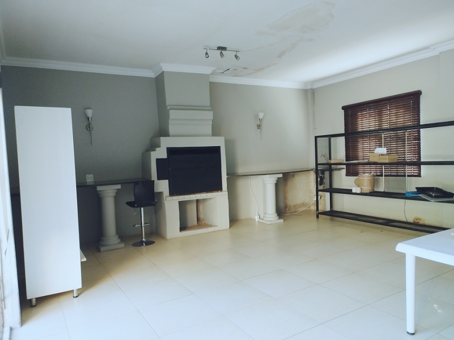 5 Bedroom Property for Sale in Brackenhurst Gauteng