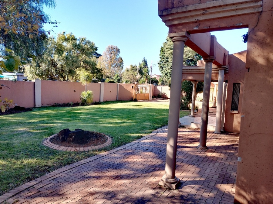 5 Bedroom Property for Sale in Brackenhurst Gauteng