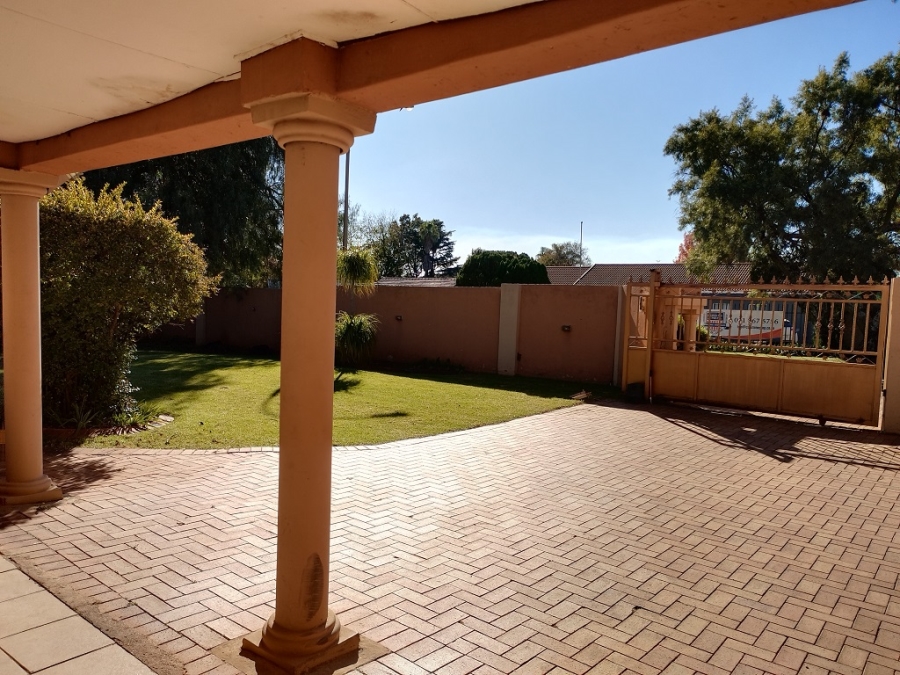 5 Bedroom Property for Sale in Brackenhurst Gauteng