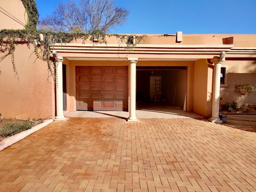 5 Bedroom Property for Sale in Brackenhurst Gauteng