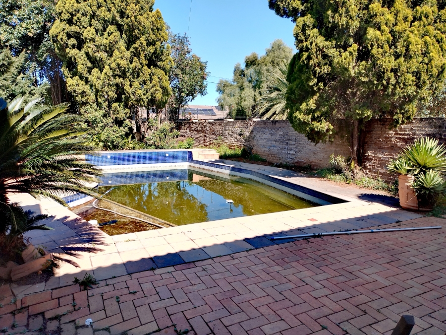 5 Bedroom Property for Sale in Brackenhurst Gauteng