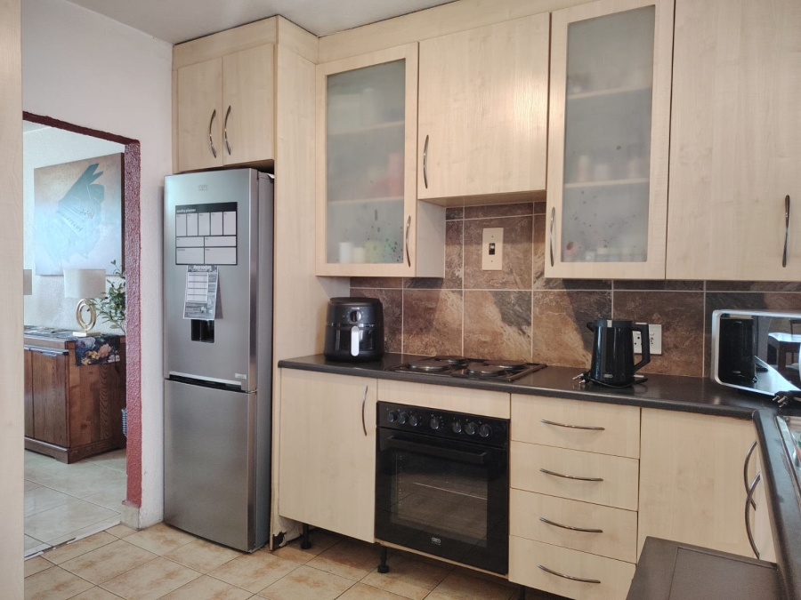 2 Bedroom Property for Sale in Halfway House Gauteng