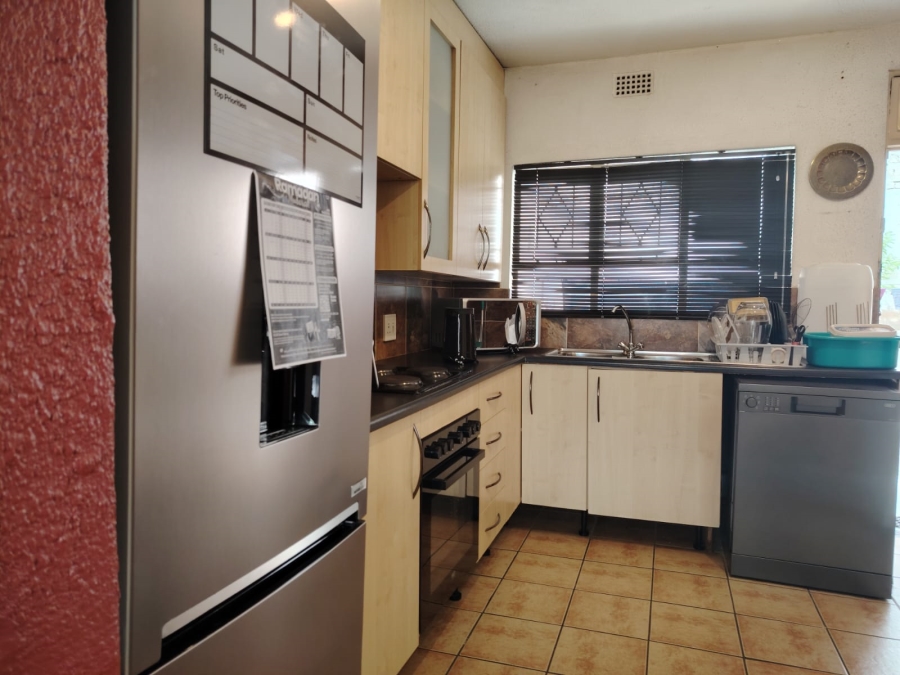 2 Bedroom Property for Sale in Halfway House Gauteng