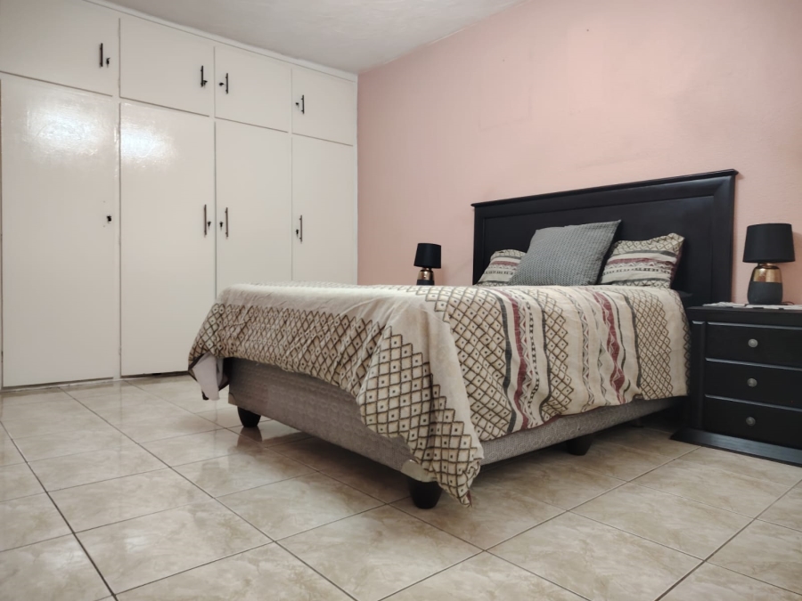 2 Bedroom Property for Sale in Halfway House Gauteng