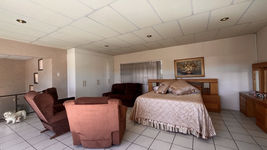 4 Bedroom Property for Sale in Bassonia Gauteng