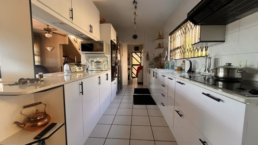 4 Bedroom Property for Sale in Bassonia Gauteng