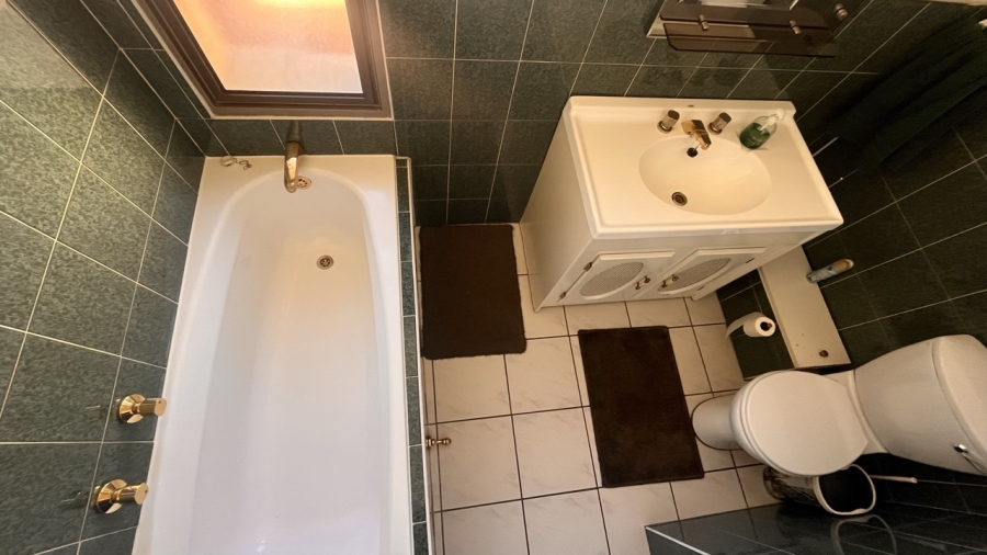4 Bedroom Property for Sale in Bassonia Gauteng