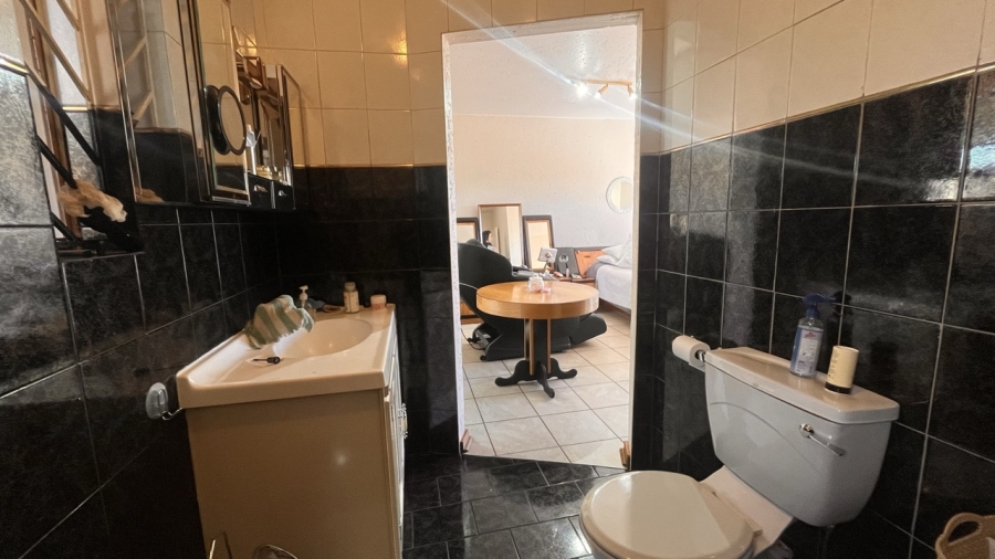 4 Bedroom Property for Sale in Bassonia Gauteng