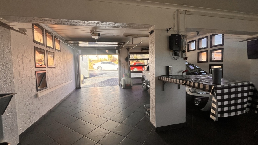 4 Bedroom Property for Sale in Bassonia Gauteng