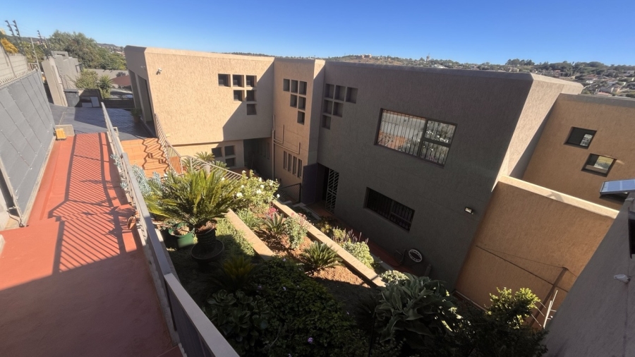 4 Bedroom Property for Sale in Bassonia Gauteng