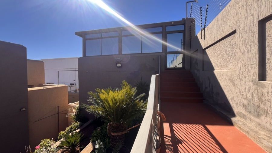 4 Bedroom Property for Sale in Bassonia Gauteng