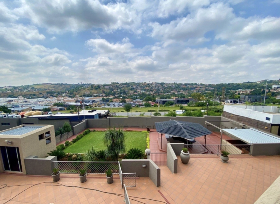 4 Bedroom Property for Sale in Bassonia Gauteng