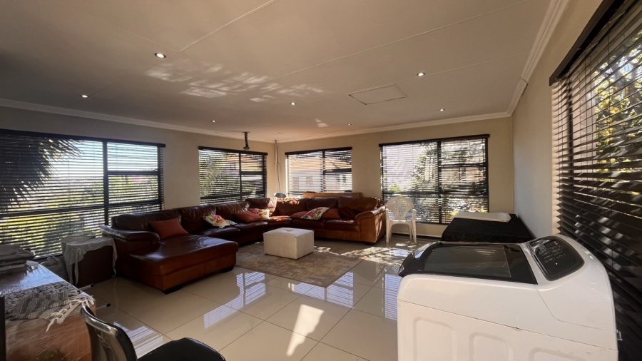 4 Bedroom Property for Sale in Bassonia Gauteng