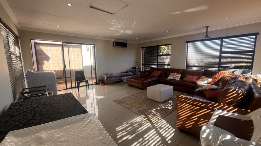 4 Bedroom Property for Sale in Bassonia Gauteng