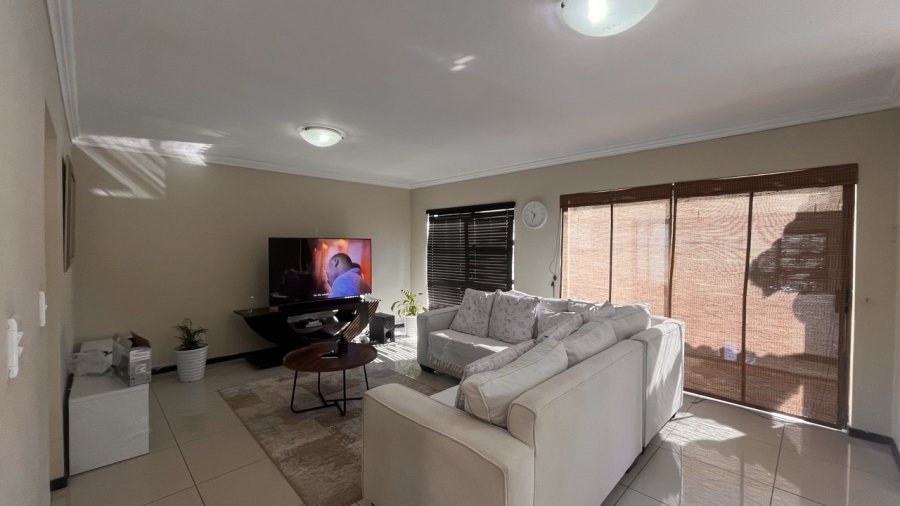 4 Bedroom Property for Sale in Bassonia Gauteng